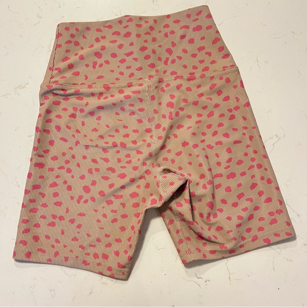BEACH RIOT Taupe and pink spot ribbed Athletic short Set - Picture 6 of 7